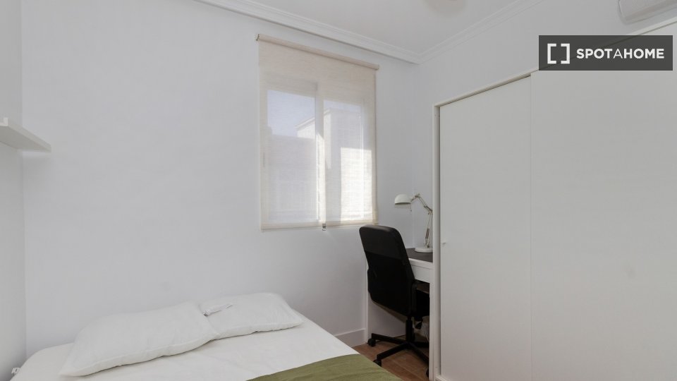 Habitación en piso compartido de 5 habitaciones Alcalá de Henares