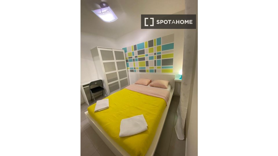 Double room Barcelona, 3 beds, 70m² — photo 1