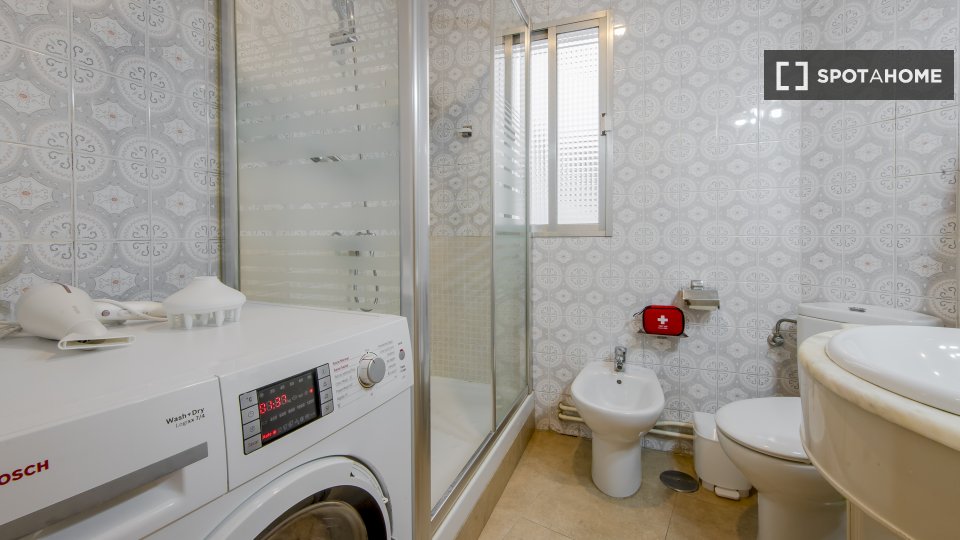 Double room Madrid, 4 beds, 120m² — photo 4