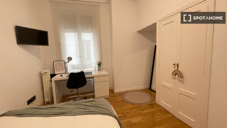 Double room Madrid, 7 beds — photo 18