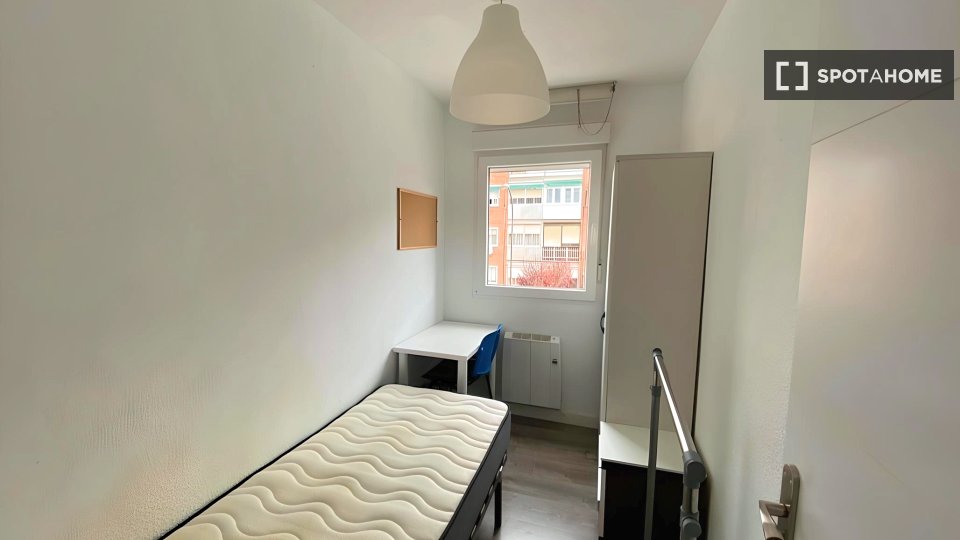 Double room Madrid, 4 beds — photo 20