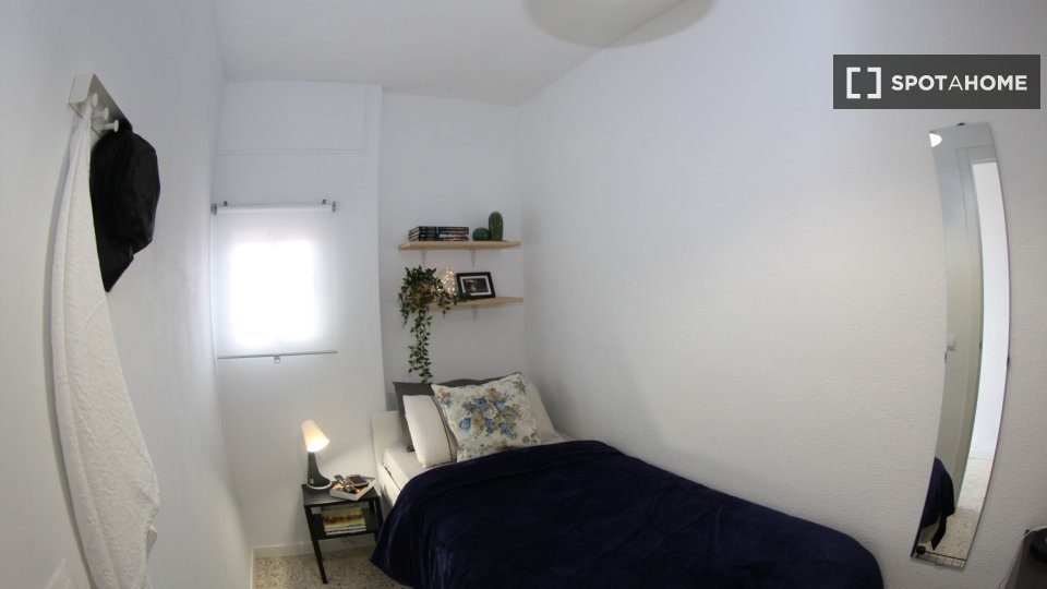 Double room Madrid, 5 beds, 100m² — photo 7
