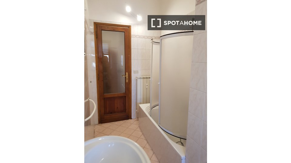 Double room Turin, 3 beds, 96m² — photo 14