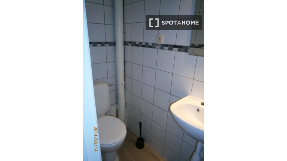 Double room Brussels, 5 beds, 14m² — photo 6