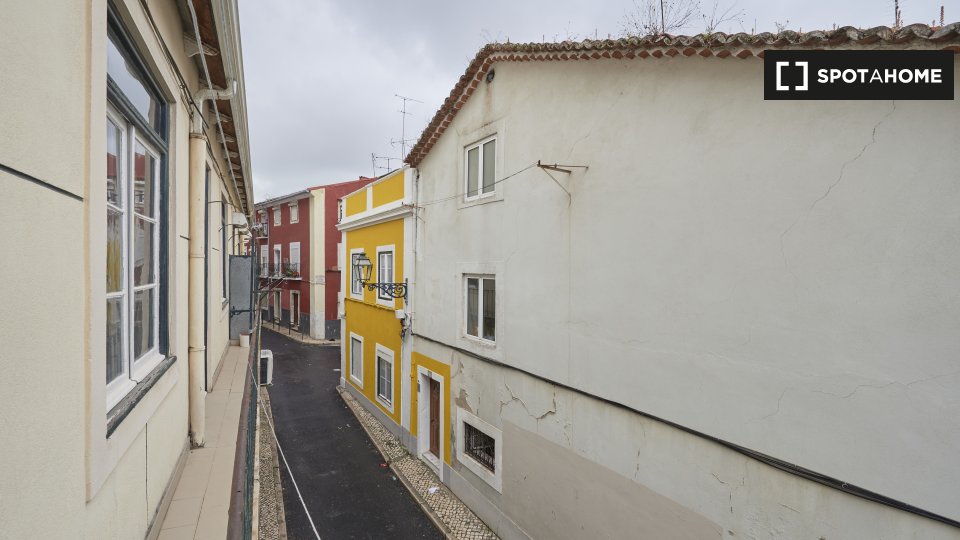 Double room Lisbon, 4 beds — photo 21