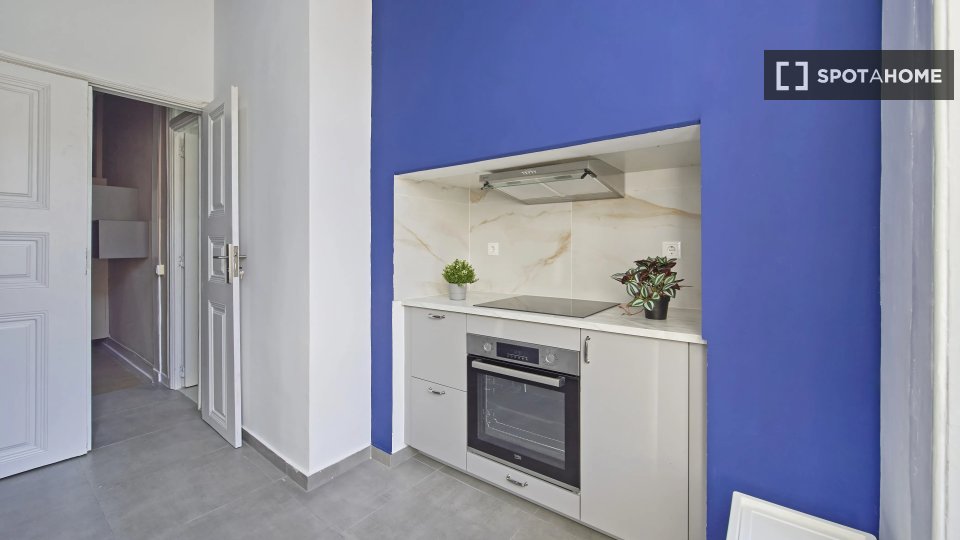 Double room Lisbon, 9 beds — photo 17