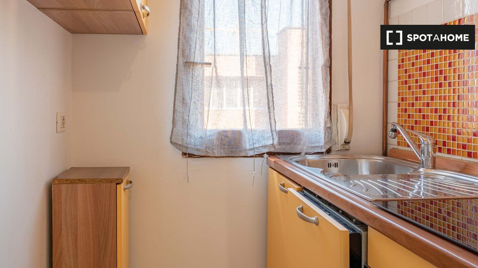 Double room Milan, 3 beds, 80m² — photo 8