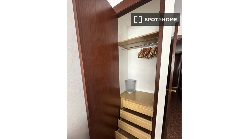 Double room Valencia, 2 beds, 90m² — photo 12
