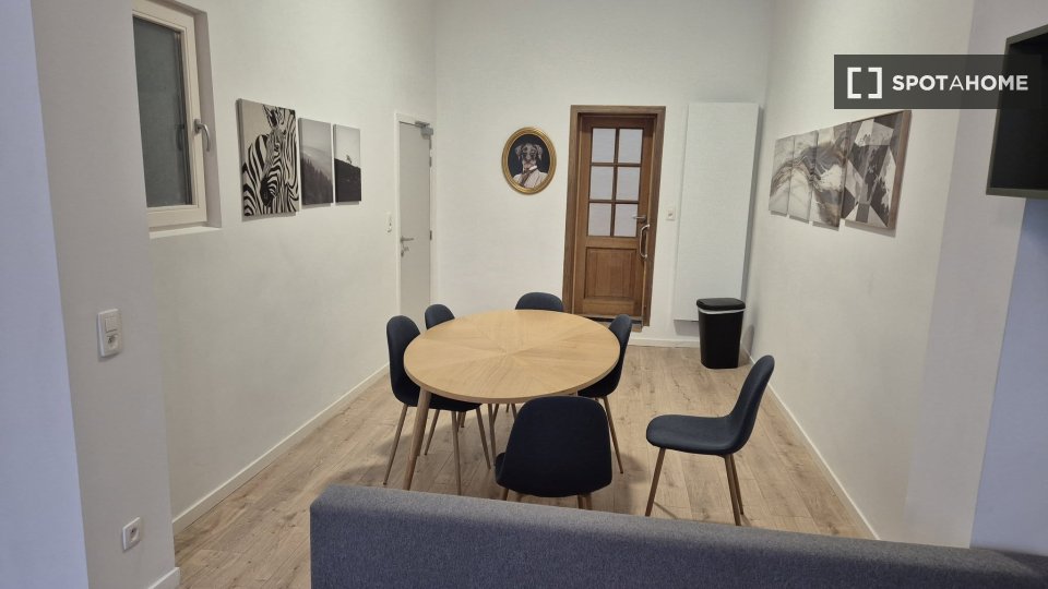 Double room Brussels, 2 beds, 220m² — photo 6
