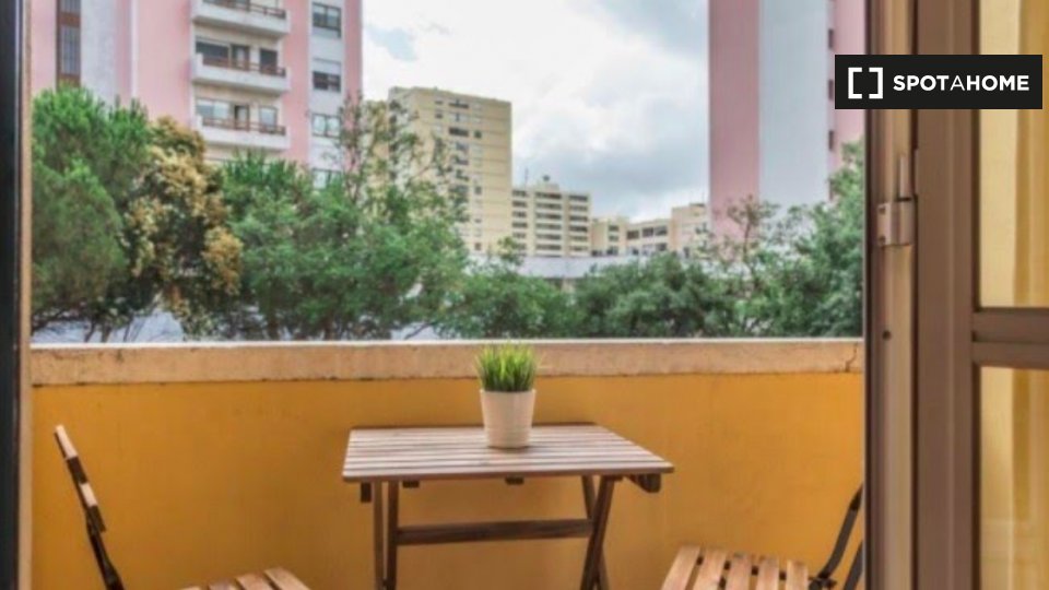 Double room Lisbon, 4 beds, 110m² — photo 6