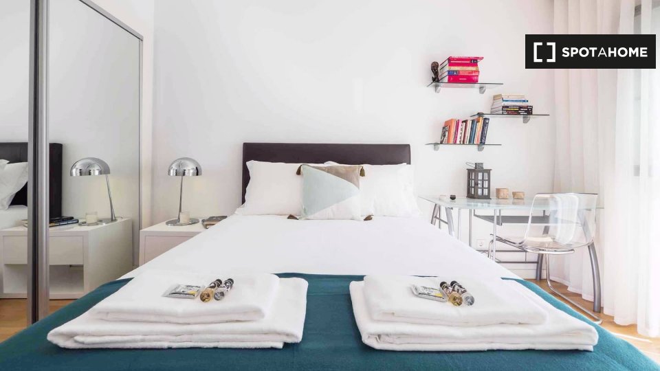 Apartment Lisbon, 2 beds, 100m² — photo 17