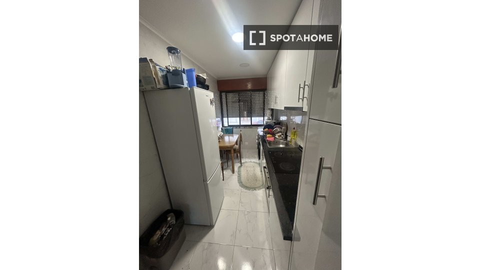 Double room Lisbon, 3 beds, 70m² — photo 1