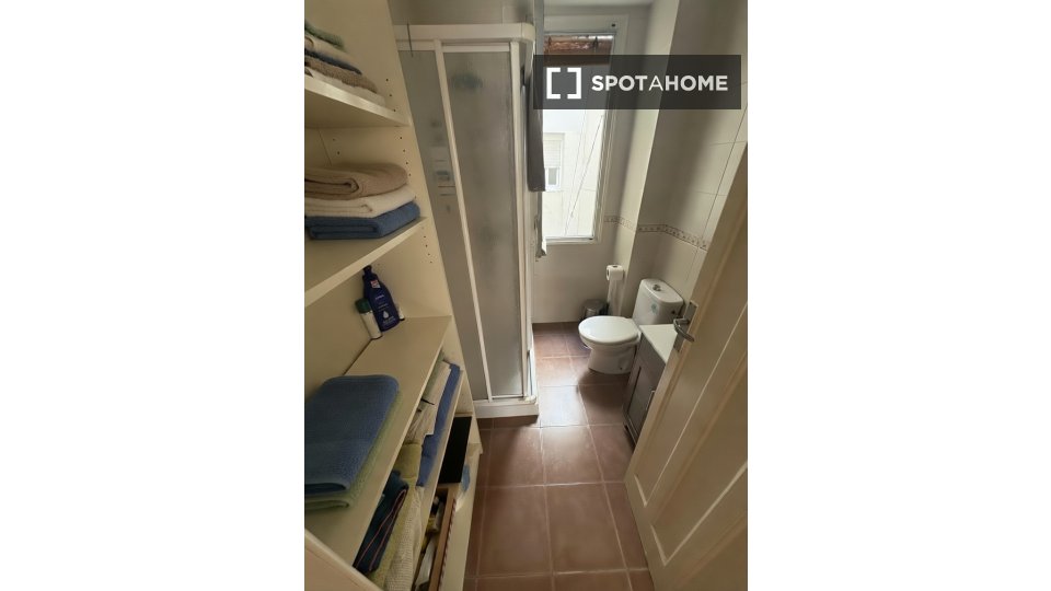 Double room Madrid, 2 beds, 80m² — photo 4
