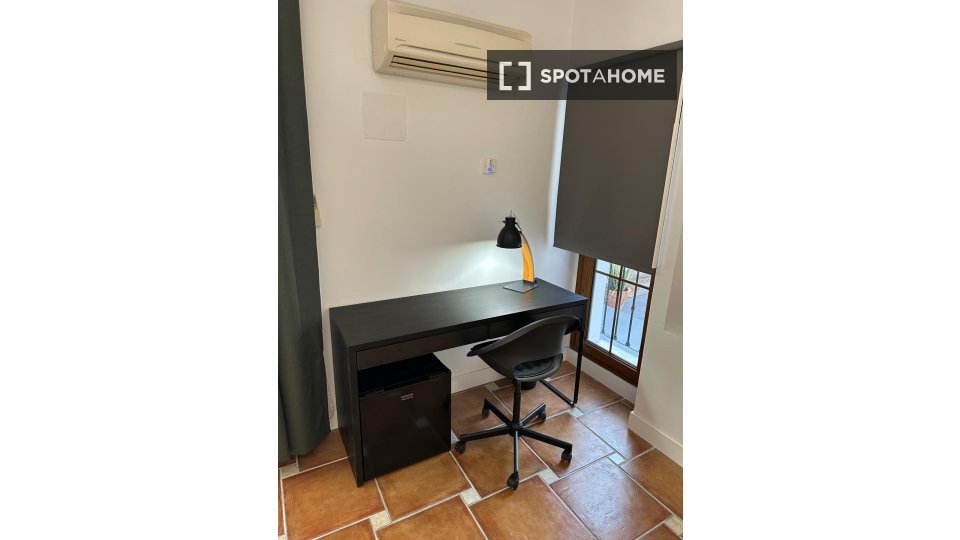 Double room Malaga, 9 beds, 25m² — photo 13