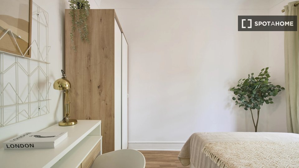 Double room Lisbon, 6 beds — photo 11