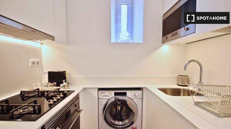 Apartment Lisbon, 2 beds, 70m² — photo 10