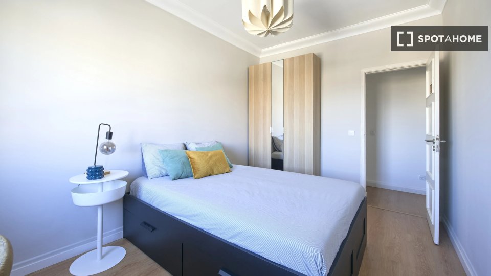 Double room Lisbon, 6 beds — photo 12