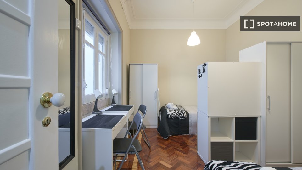 Double room Lisbon, 9 beds — photo 21