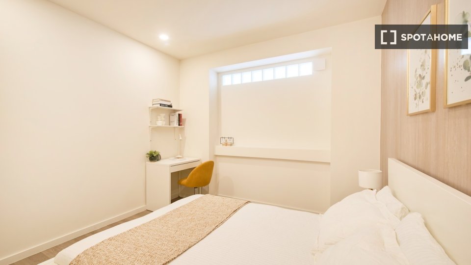 Double room Lisbon, 4 beds — photo 38
