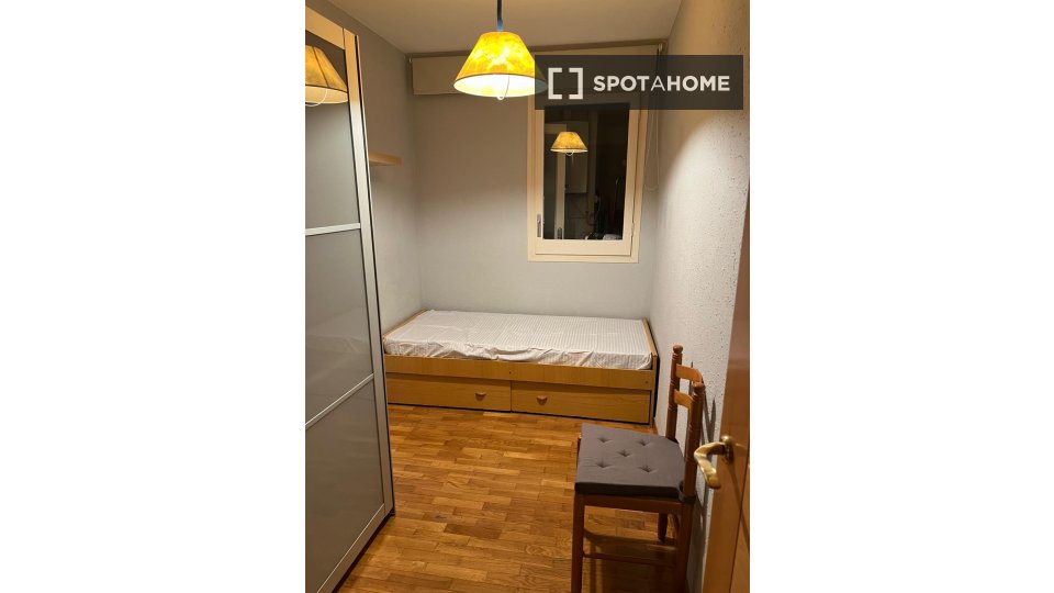 Double room Barcelona, 1 bed, 80m² — photo 4