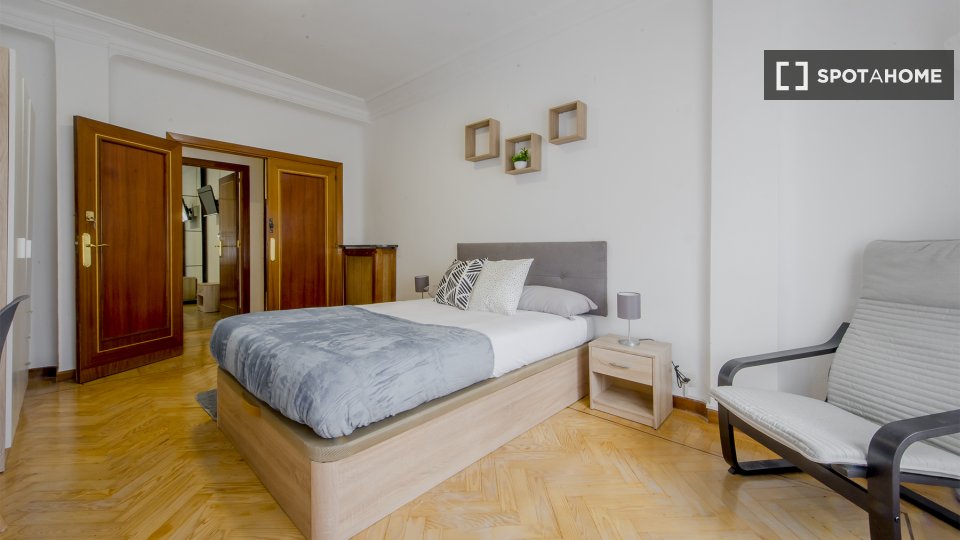 Double room Madrid, 5 beds, 110m² — photo 11