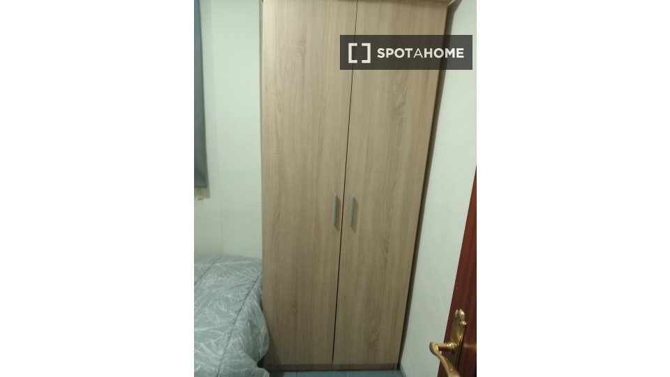 Double room Valencia, 3 beds, 120m² — photo 2