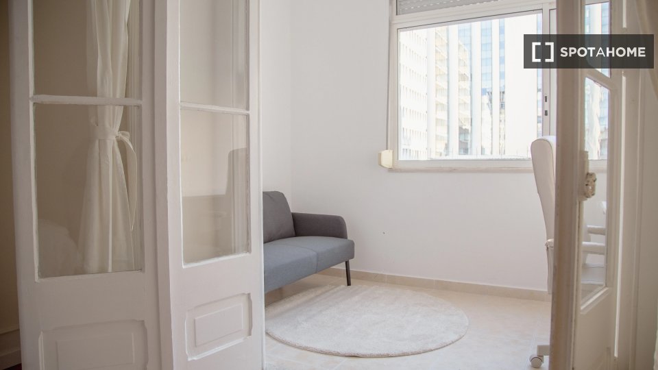 Double room Lisbon, 6 beds — photo 12