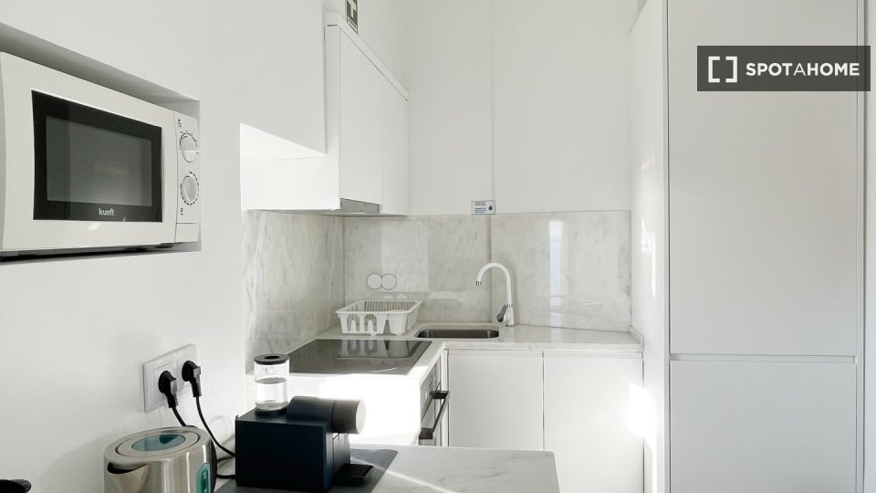 Apartment Lisbon, 2 beds, 71m² — photo 15