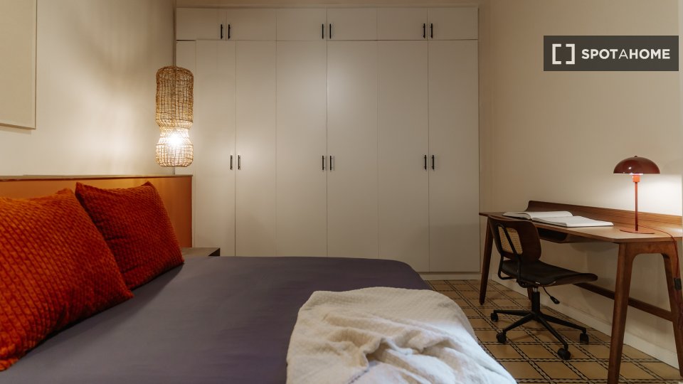 Double room Barcelona, 3 beds, 90m² — photo 7