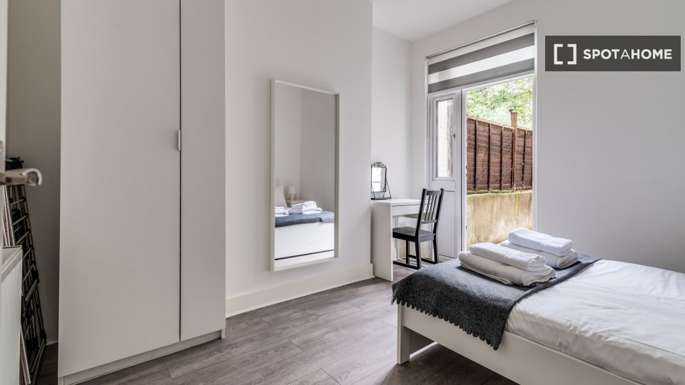 Apartment London, 2 beds — photo 17