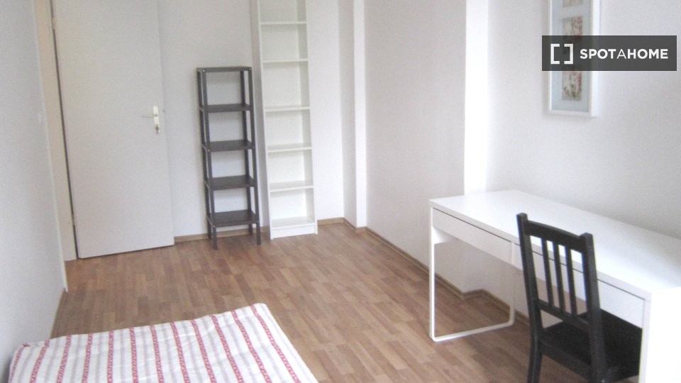 Double room Berlin, 4 beds, 66m² — photo 11