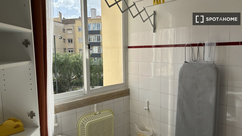 Apartment Lisbon, 1 bed, 77m² — photo 20