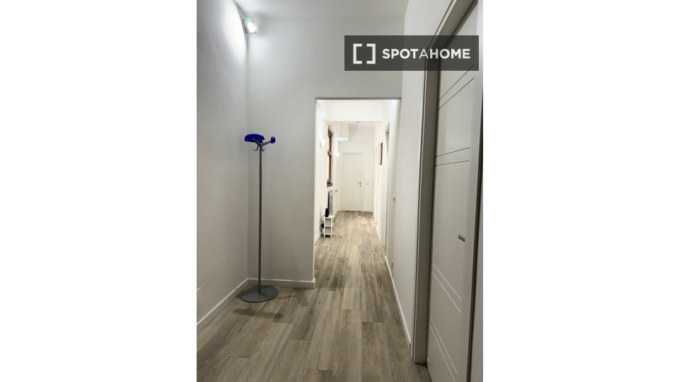 Double room Rome, 3 beds, 90m² — photo 18
