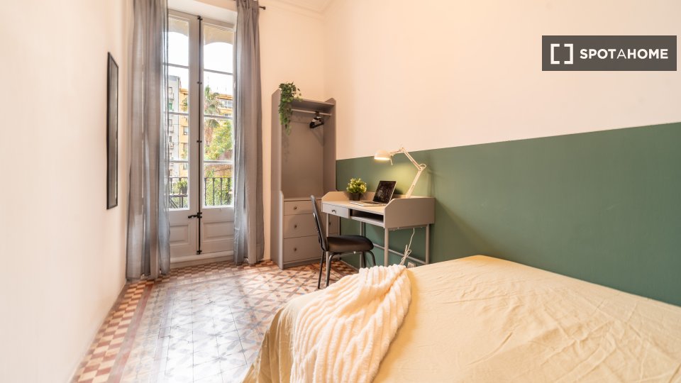 Double room Barcelona, 9 beds, 200m² — photo 2