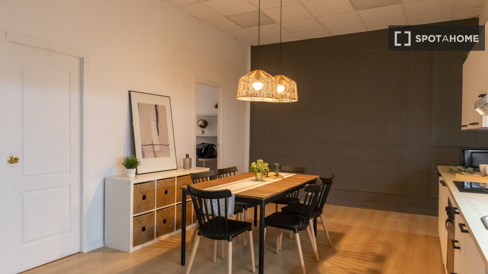 Double room Madrid, 7 beds, 160m² — photo 58