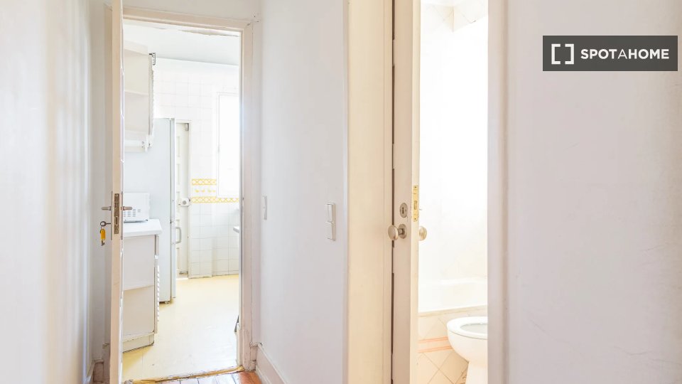 Double room Lisbon, 4 beds — photo 7