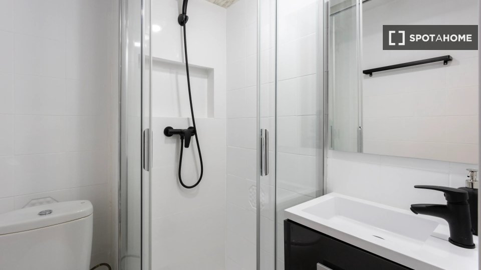 Double room Barcelona, 6 beds — photo 19