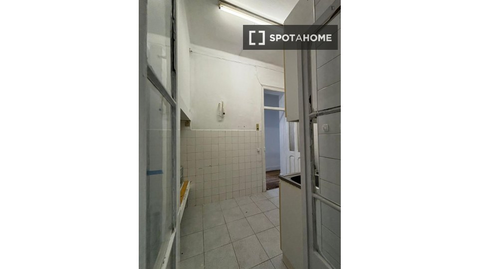 Apartment Lisbon, 2 beds, 75m² — photo 6