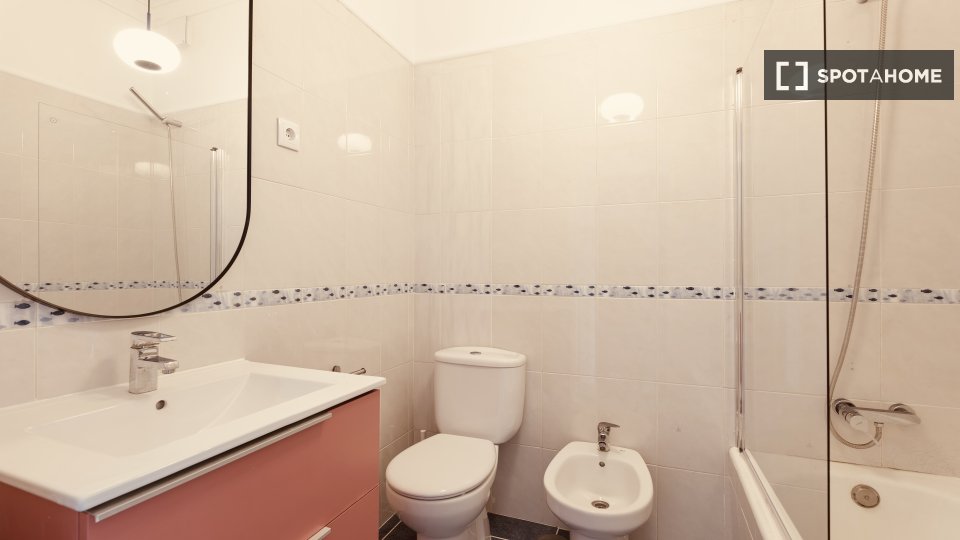 Double room Lisbon, 5 beds — photo 7