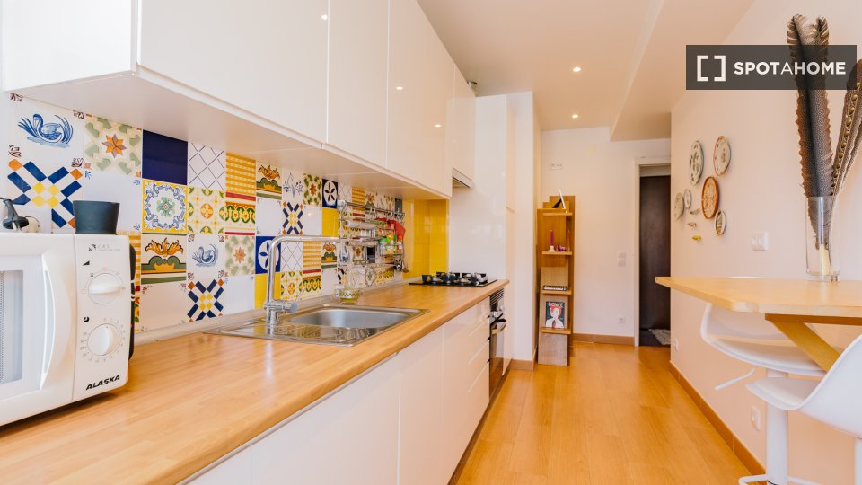 Apartment Lisbon, 2 beds, 80m² — photo 13