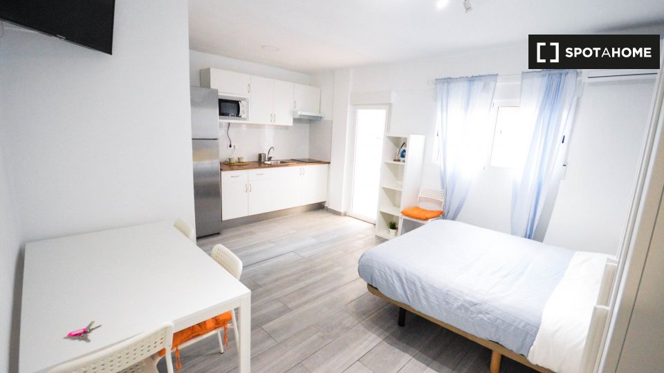Double room Valencia, 4 beds, 100m² — photo 1