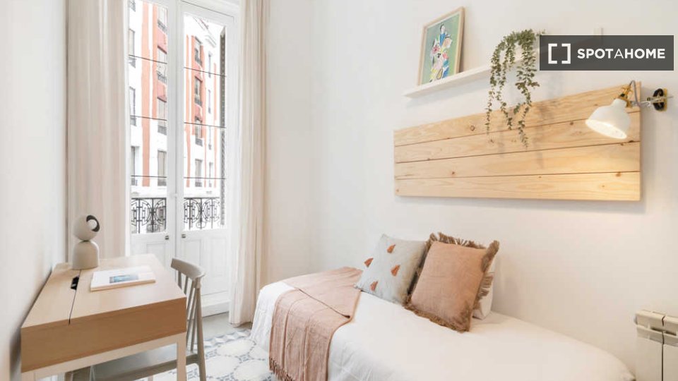 Double room Madrid, 7 beds, 260m² — photo 40
