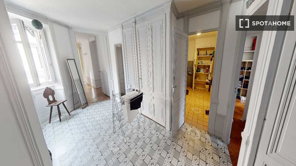Double room Lyon, 5 beds, 160m² — photo 8