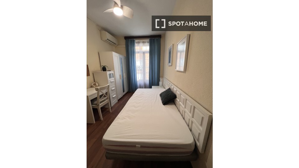 Double room Madrid, 8 beds, 275m² — photo 3