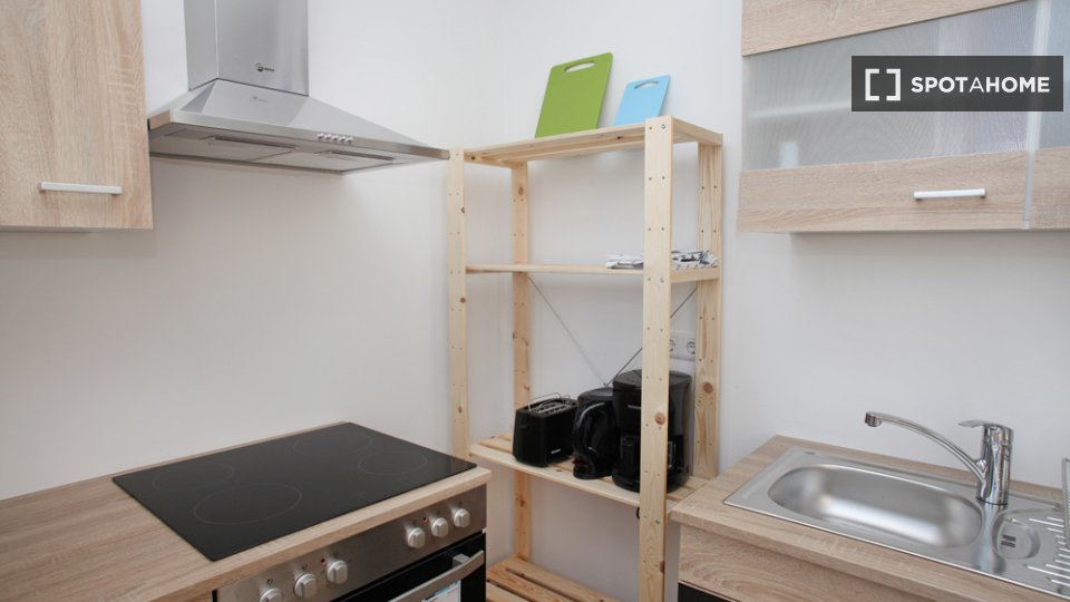 Double room Berlin, 3 beds, 60m² — photo 10
