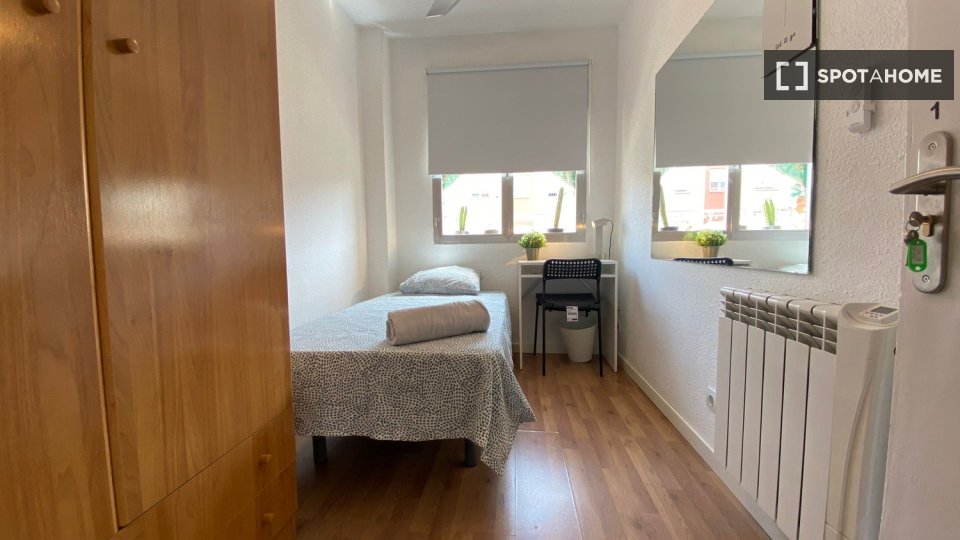 Double room Madrid, 3 beds — photo 6