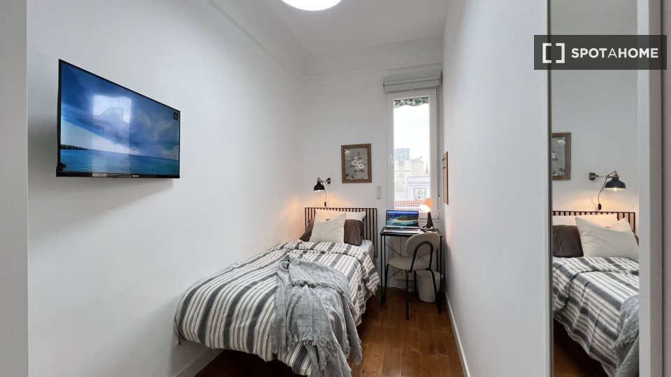 Double room Madrid, 6 beds — photo 1