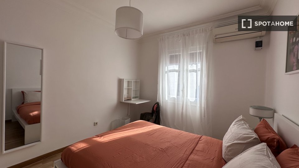 Double room Madrid, 5 beds — photo 11