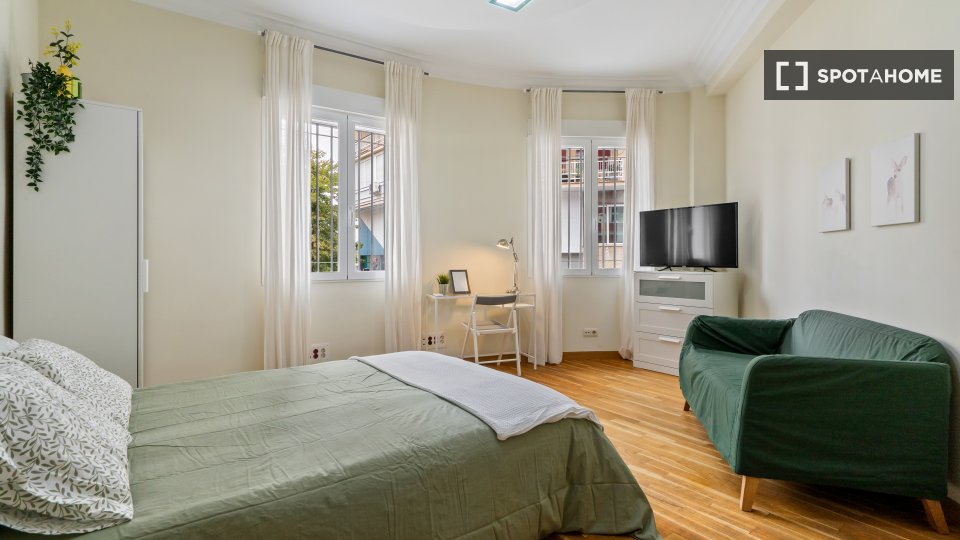 Double room Madrid, 6 beds, 190m² — photo 2