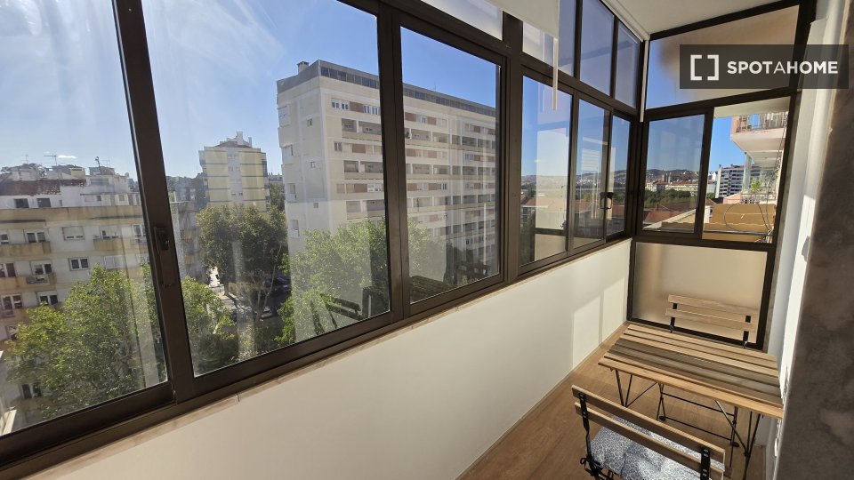 Double room Lisbon, 5 beds, 130m² — photo 3